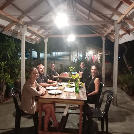 Lake House Homestay アヌラーダプラ エクステリア 写真