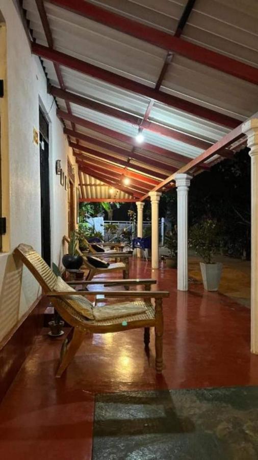 Lake House Homestay アヌラーダプラ エクステリア 写真