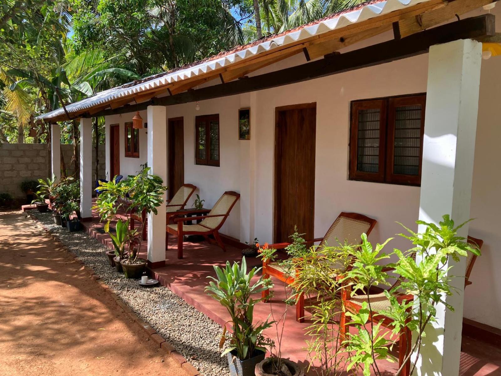 Lake House Homestay アヌラーダプラ エクステリア 写真