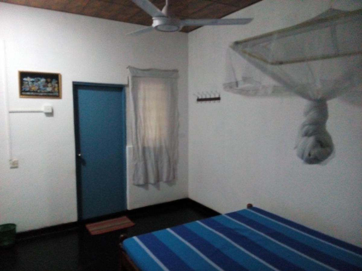 Lake House Homestay アヌラーダプラ エクステリア 写真
