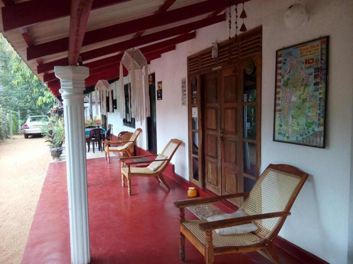 Lake House Homestay アヌラーダプラ エクステリア 写真