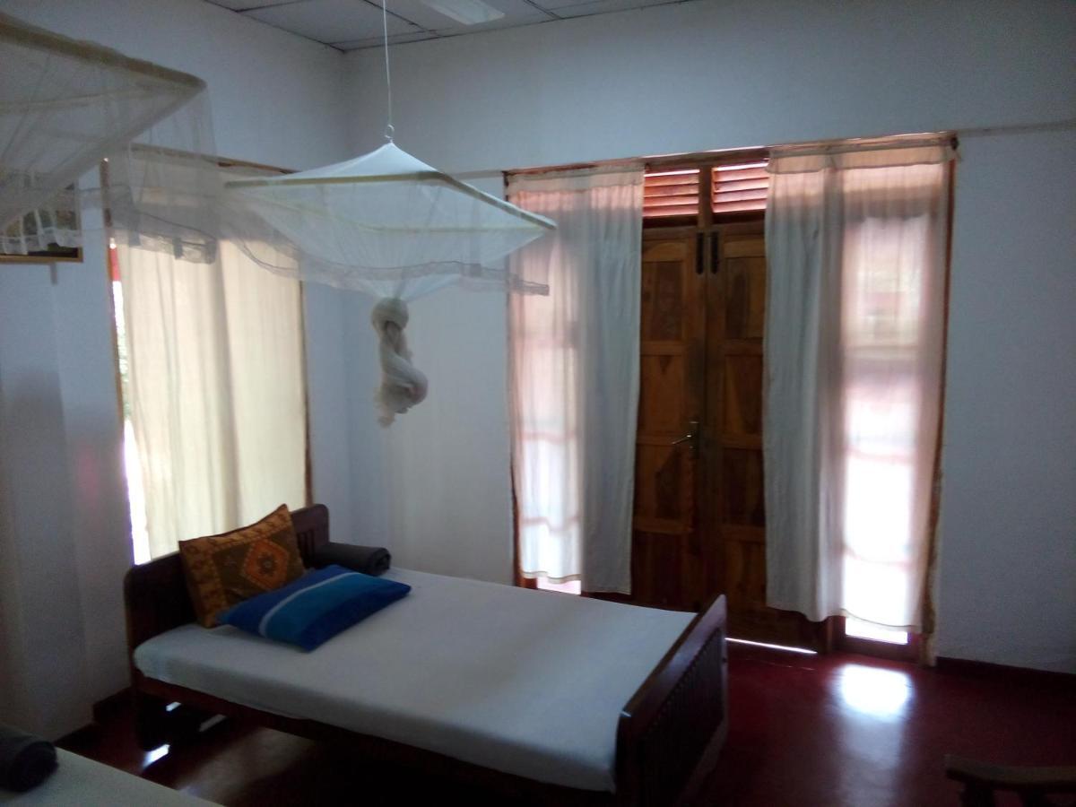 Lake House Homestay アヌラーダプラ エクステリア 写真