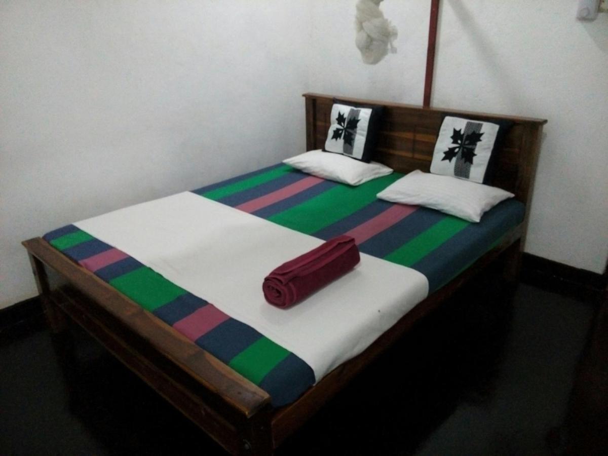 Lake House Homestay アヌラーダプラ エクステリア 写真